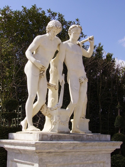 Antoine Coysevox, Castor & Pollux © Jardins du Château de Versailles / Wikimedia Commons